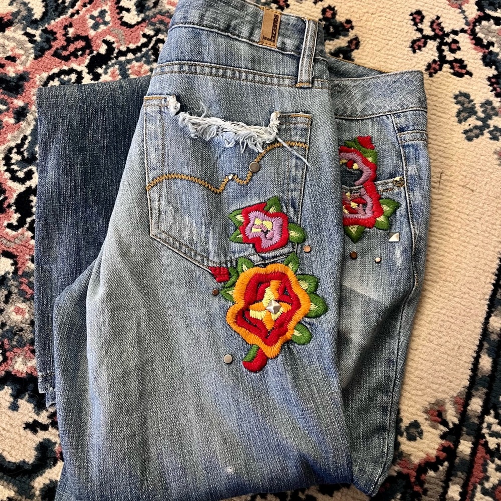 Vintage Y2K Size 7 Squeeze Brand Embroidered Bootcut Flare Distressed Jeans